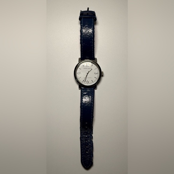 Anne Klein Silver Tone MOP Dial Watch blue needs new battery’s - Picture 11 of 14